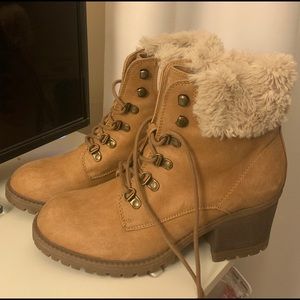 Boots with faux fur, slight heel